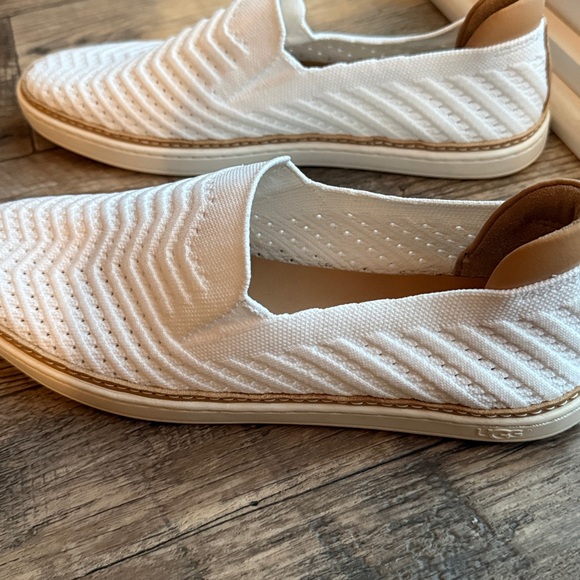 NWOT UGG Slip On Shoes - Picture 3 of 5